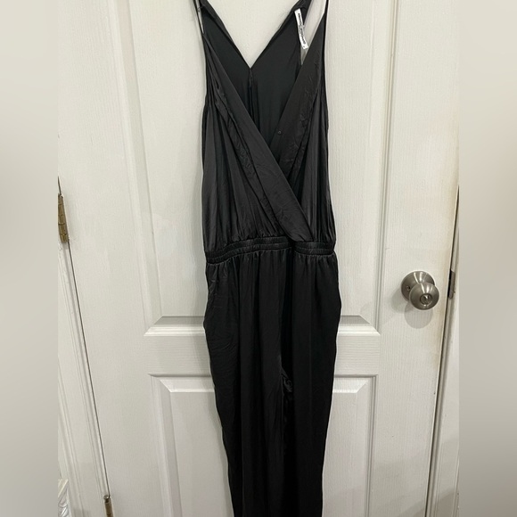 AMANDA UPRICHARD Jumpsuit Black Silk Revolve Pockets Size Medium new revolve - Picture 8 of 9